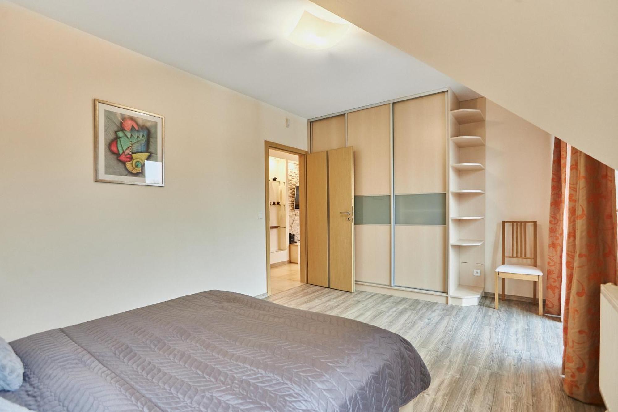 - Rezydencja Sienkiewicza Apartment *